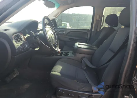 2013 Chevrolet Suburban K1500 Ls z USA, uszkodzony, nr VIN 1GNSKHE71DR371720